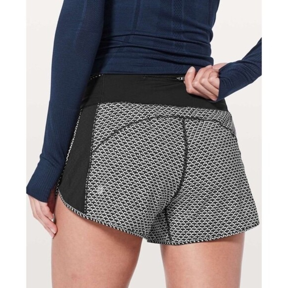 Lululemon Real Quick Shorts Womens 2 Black White Patterned Running Athletic Mesh